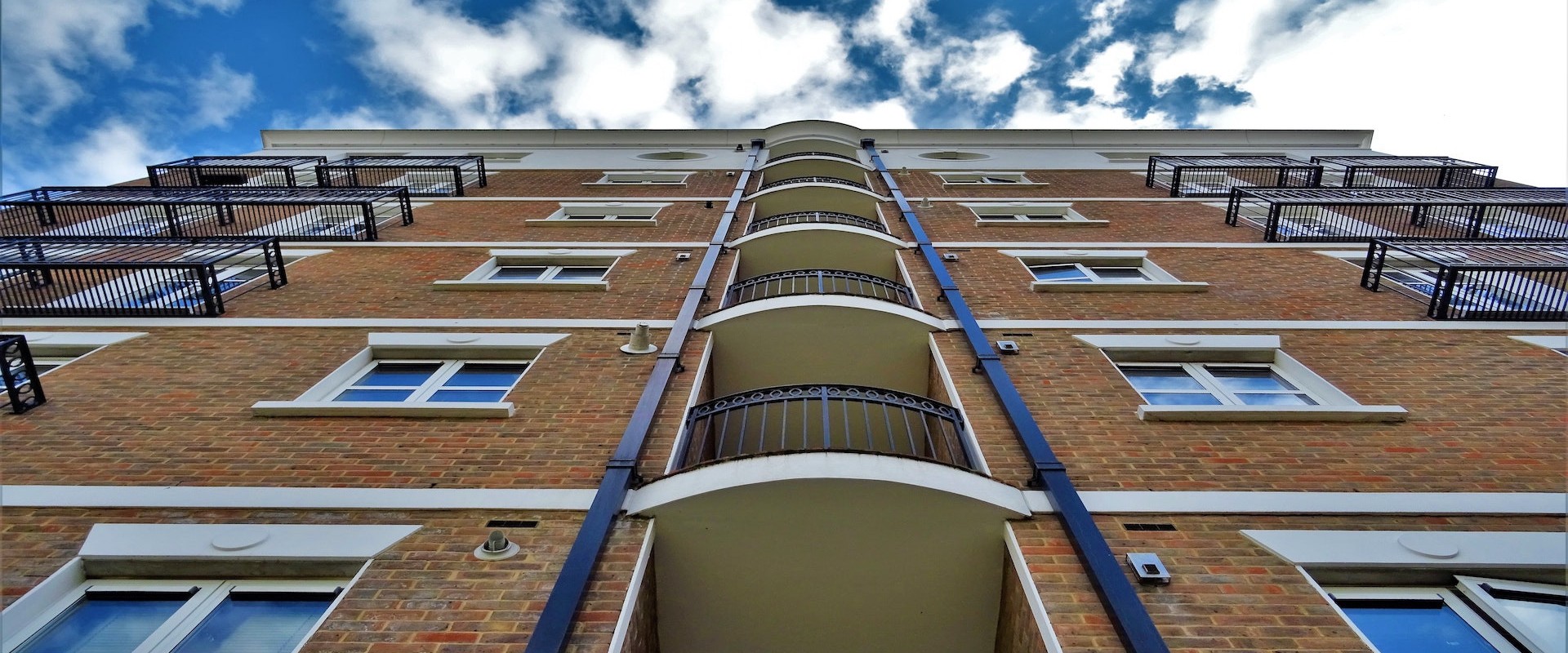 Image of Spacious Suburb Apartment 3