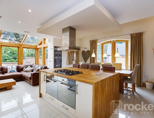 5-Bed House in Church Lane