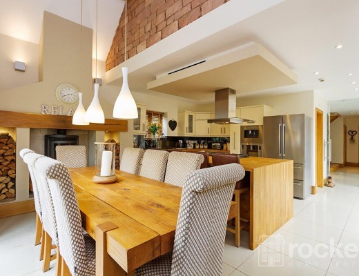 5-Bed House in Church Lane