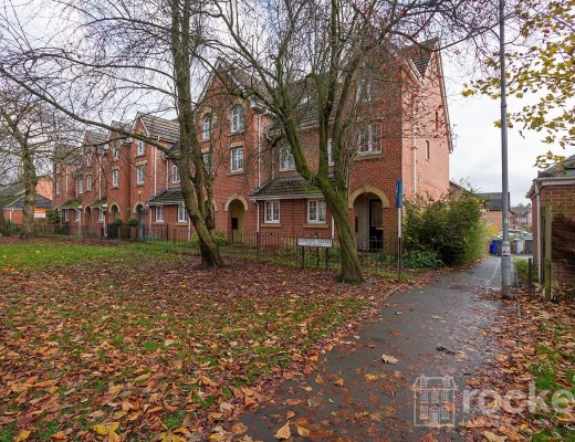 3-Bed House in London Road