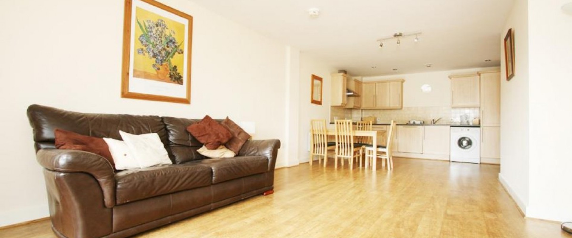 Image of 2-Bed Flat in Tower Court
