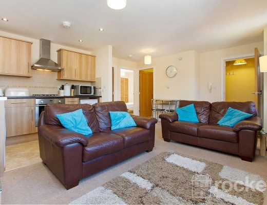 2-Bed Flat in Faulds Court